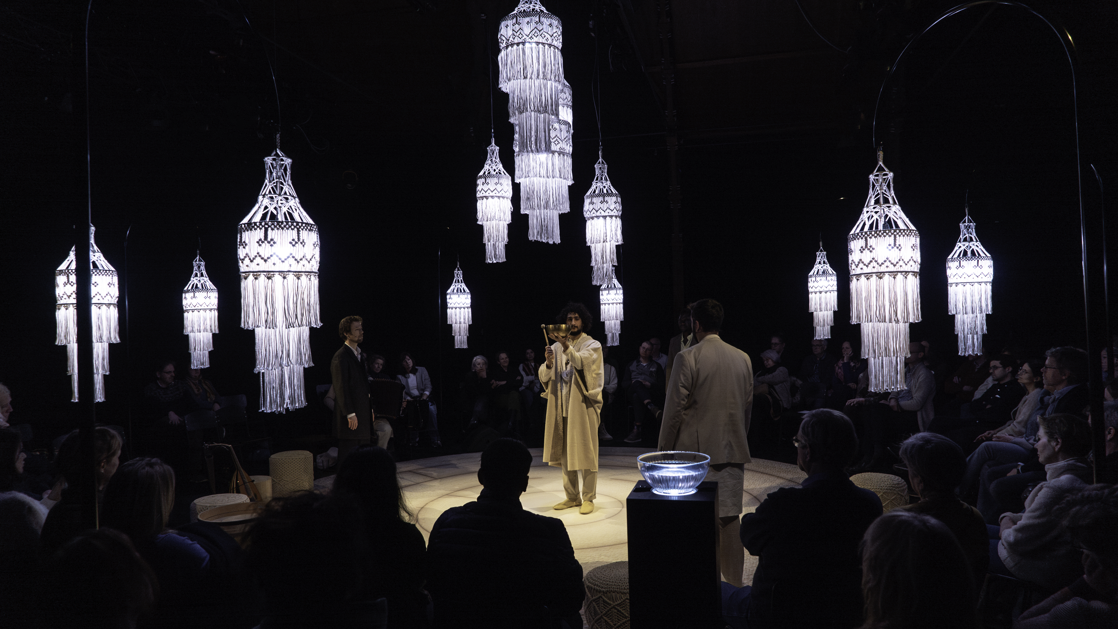 Foto uit de voorstelling As I Left My Father's House